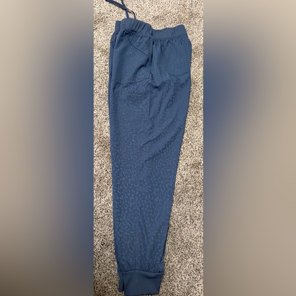 Women’s Gray Patterned Scrub Pants - image 1